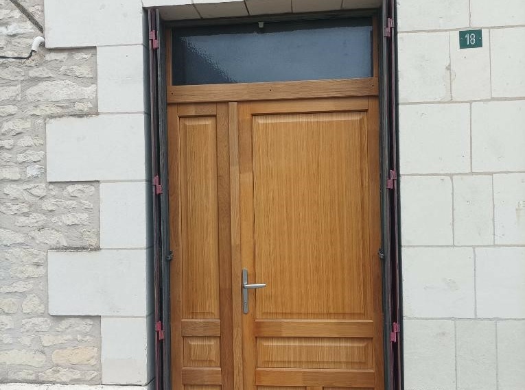 Optez pour une porte d’entrée en bois à Montceau-les-Mines